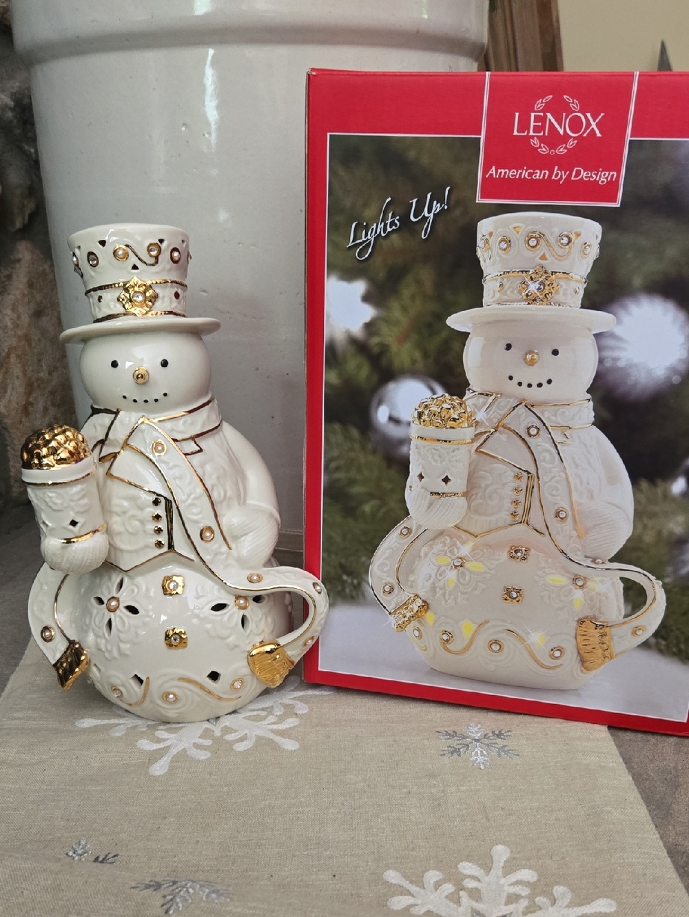 LENOX Florentine and‎ Pearl Lit Light-Up Snowman Figurine 24K Gold